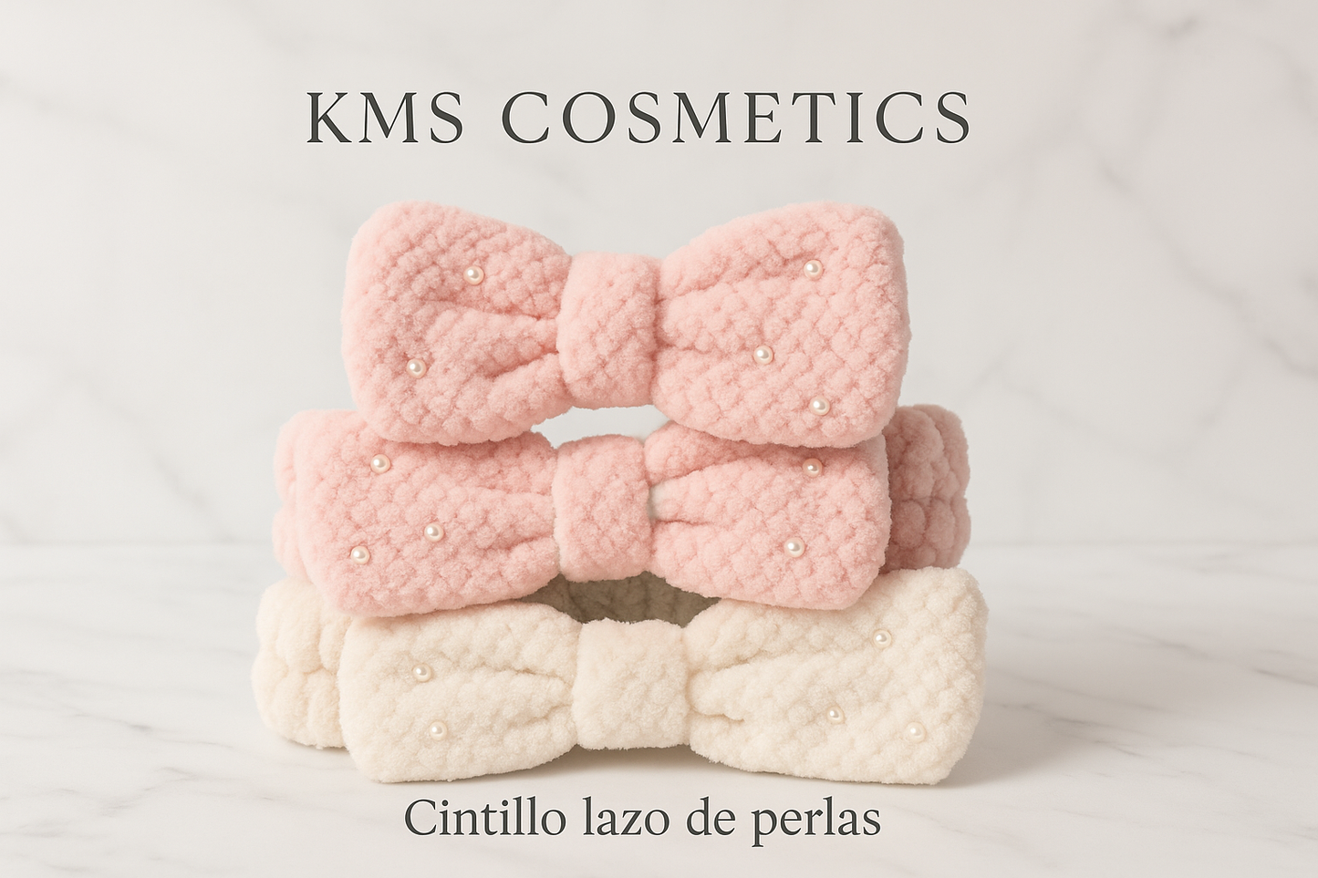 Imagen promocional profesional de KMS COSMETICS - Cintillo lazo de perlas